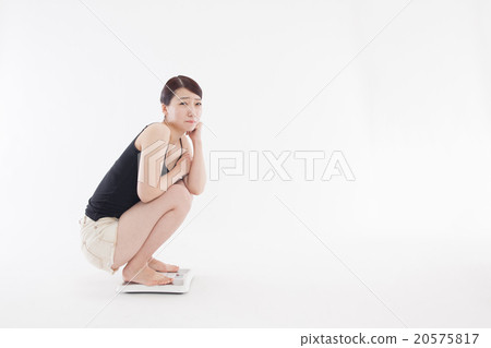 Scales and young women Scales and young women 20575817