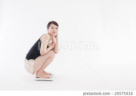 Scales and young women Scales and young women 20575818