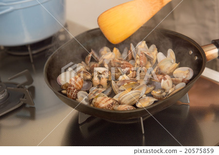 Steamed bamboo clam 20575859