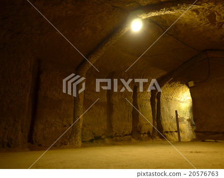 Navy headquarters pit (signal room) 20576763