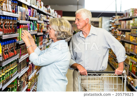 Senior couple choosing food Senior couple choosing food 20579825