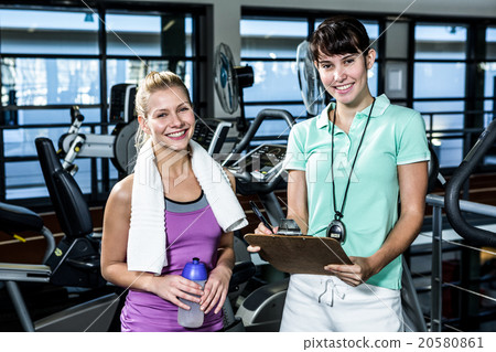 Female Trainer and client smiling 20580861