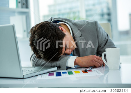 Asian businessman sleeping on his desk 20582384