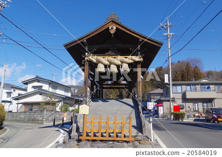 Shinshu Suwa Suwa Taisha Shimosha Shunsuya Shima-bashi Front Osaka Suwa The oldest buildings in the Taisha shrine also got off the horses! Shinshu Suwa Suwa Taisha Shimosha Shunsuya Shima-bashi Front Osaka Suwa The oldest buildings in the Taisha shrine also got off the horses! 20584019