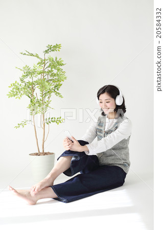 A young girl listening to music 20584332