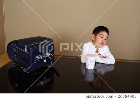 獨自小學的學生 20584405