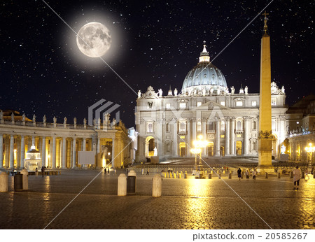 Italy. Rome. Vatican. Saint Peter's Square at nigh 20585267
