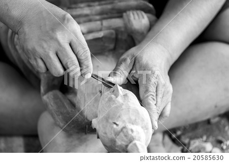 Hand of carver carving wood Hand of carver carving wood 20585630