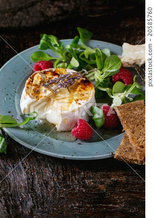 Baked Goat cheese with honey and raspberries 20585760