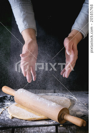 Rolled out dough 20585768