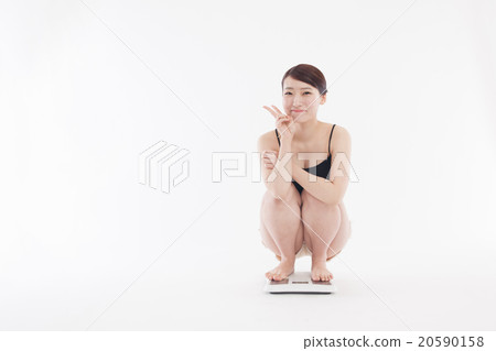 Scales and young women Scales and young women 20590158