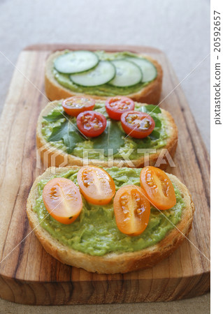 Green sourdough open face sandwiches toast 20592657