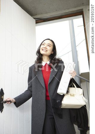 一個女人出去 20593197