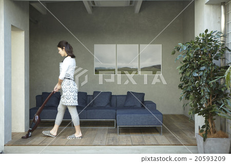 Woman cleaning 20593209