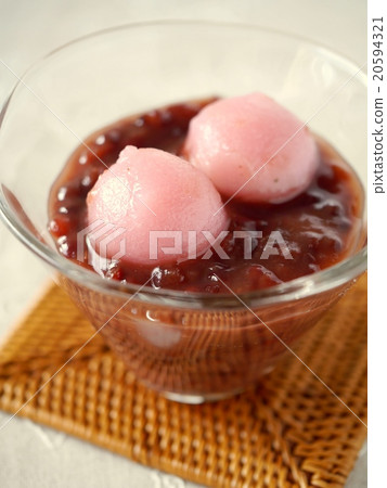 Cooled cherry blossoms (up) 20594321