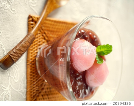 Cooled cherry blossom white spatza (vertical position) 20594326