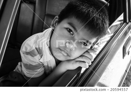 boy sad alone in the old car,black and white tone 20594557