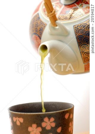 從茶壺綠茶。 從茶壺綠茶。 20594817