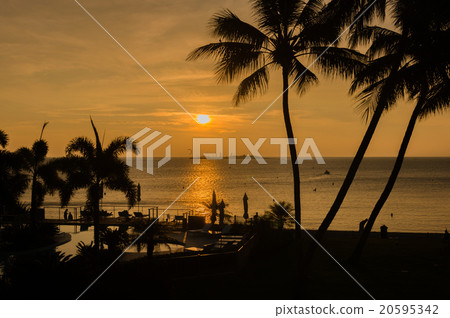 Anse-Butta灣(新喀裡多尼亞)的日落 Anse-Butta灣(新喀裡多尼亞)的日落 20595342
