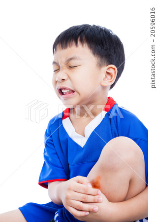 Child shin with a bruise and painful Child shin with a bruise and painful 20596016