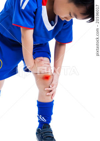 Child knee with a bruise and painful 20596017