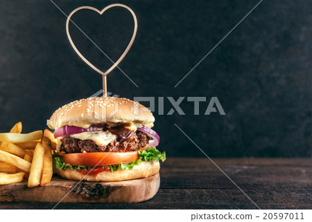 Juicy beef burger Juicy beef burger 20597011