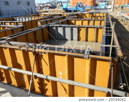 Construction process of detached houses foundation 20598082