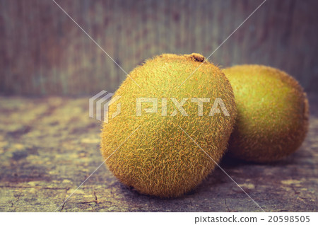 Close up fresh kiwi fruit on old wood background. 20598505