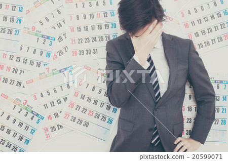 在日曆前面困擾的商人 20599071