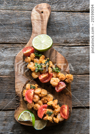 Shrimps sandwiches 20599094