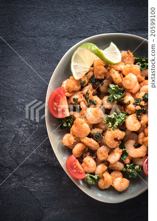 Frried shrimps served 20599100