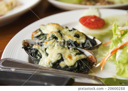 Baked mussels and cheese Baked mussels and cheese 20600288