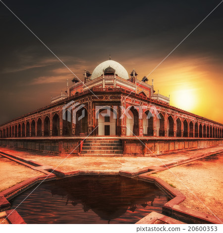 Humayun`s Tomb at sunset. India, Delhi Humayun`s Tomb at sunset. India, Delhi 20600353