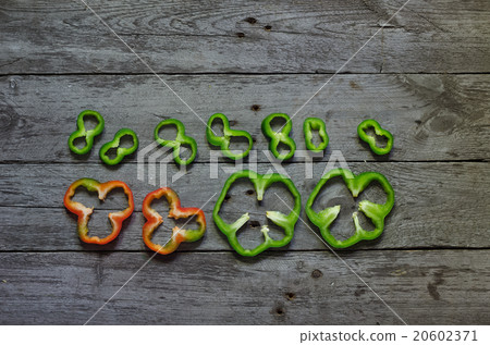 Photo of sliced peppers over wooden table Photo of sliced peppers over wooden table 20602371