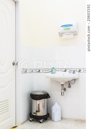 patient's toilet in hospital 20603591