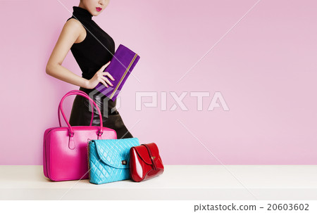 各種包包和女性購物時尚形象 20603602