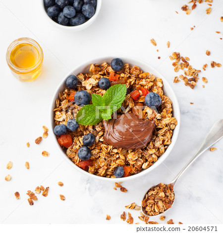 Fresh granola with chocolate hazelnut spread 20604571