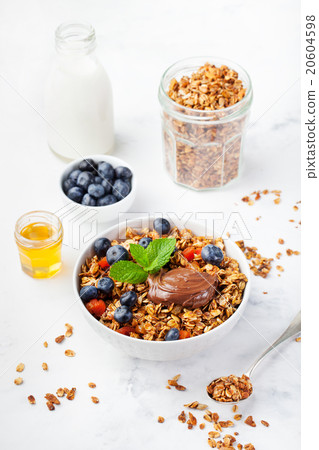 Fresh granola with chocolate hazelnut spread Fresh granola with chocolate hazelnut spread 20604598