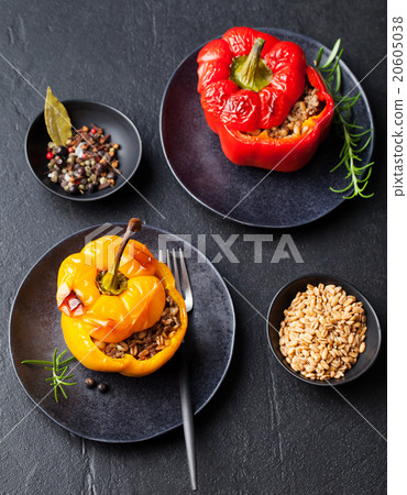 Baked stuffed bell peppers, spelt wheat, rice 20605038