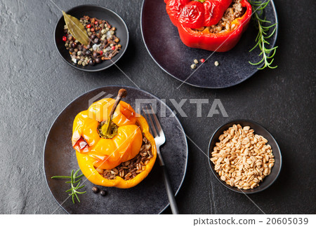 Baked stuffed bell peppers, spelt wheat, rice 20605039