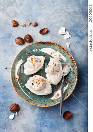 Meringue pavlova cake with chestnut cream Top view 20605068