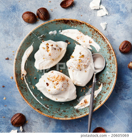 Meringue pavlova cake with chestnut cream Top view 20605069