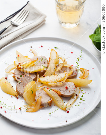 Pork tenderloin roasted with pear and onion Pork tenderloin roasted with pear and onion 20605090