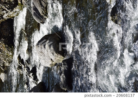 Autumnal leaves of the Keiko River and Mt. Okurayama 20608137