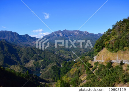Autumnal leaves of the Keiko River and Mt. Okurayama 20608139