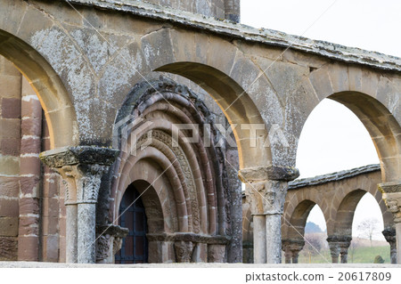 Arches and entrance to Eunate 20617809