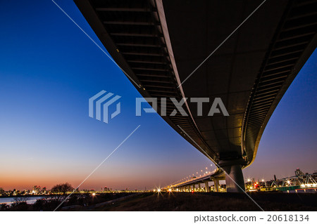 Arakawa Bank和Creek Harp Bridge Arakawa Bank和Creek Harp Bridge 20618134