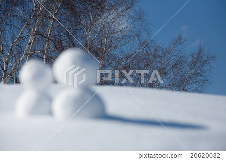 Blue sky and snowman Blue sky and snowman 20620082