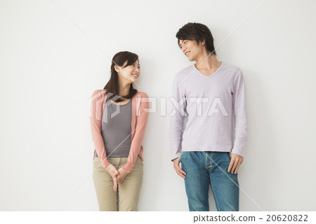 Portrait Young couple 20620822