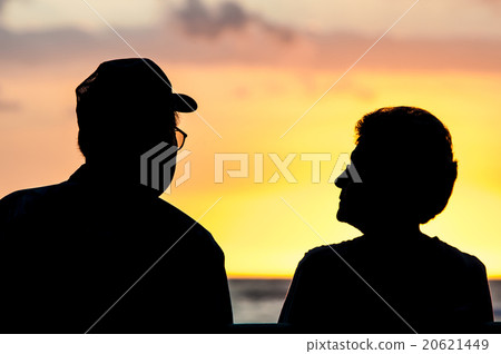看落日的資深夫婦 看落日的資深夫婦 20621449